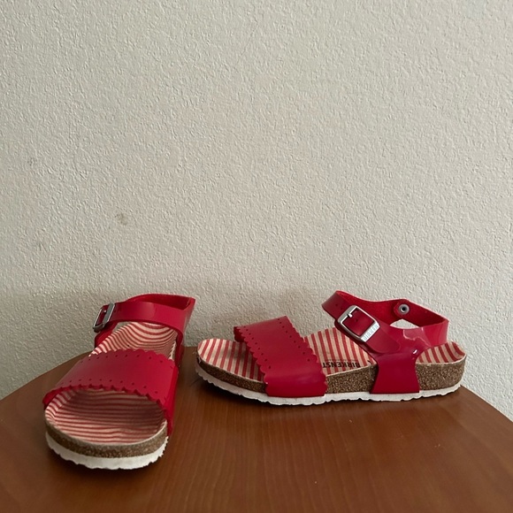 BIRKENSTOCK Risa Girls Nautical Stripes Red Patent BirkoFlor Size 2 Outdoor Run - Picture 2 of 10